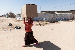  Divers intervenants ( MSF, UNICEF, UNHCR,..) distribuent aux réfugiés du camp des vivres et des kits NFI (Non Food item) comme des ustensiles de cuisine, du savon, des seaux, des jerrycans, des couvertures, des kits d’hygiène..